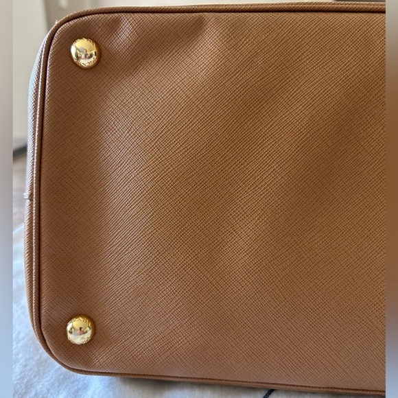 Prada Saffiano Camel with clip closure - Picture 2 of 10